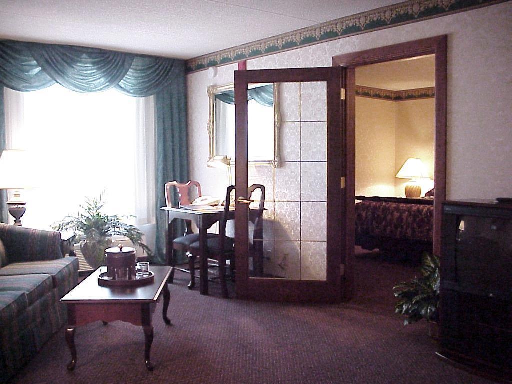 The Plaza Hotel & Suites Winona Oda fotoğraf